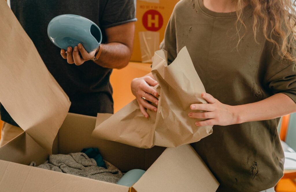 pretty-neat-an-organizational-solution-Yukon-ok-move-management-specialist-people-unpacking-after-a-move