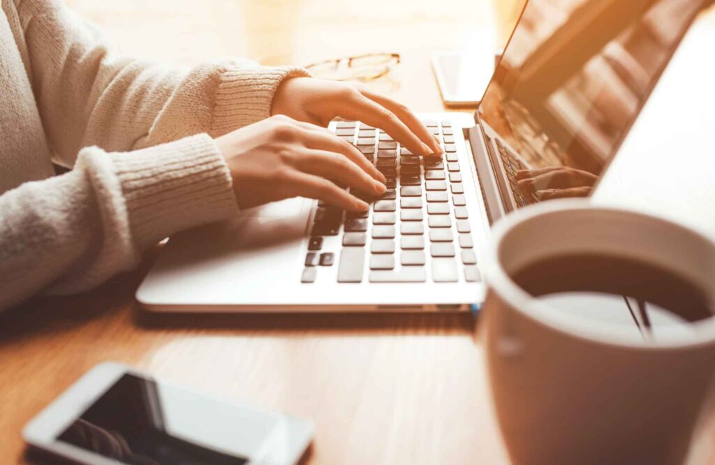 pretty-neat-edmond-ok-non-physical-ways-to-organize-woman-working-on-laptop-at-desk-by-window-with-coffee-well-being-move-management-specialists