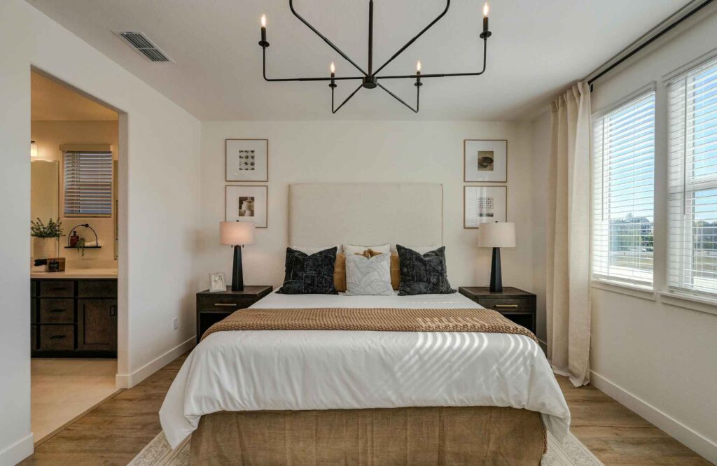 move-management-specialists-moore-ok-daily-routines-to-stay-organized-calm-and-soothing-bedroom-and-ensuite-bathroom-natural-light-comfortable