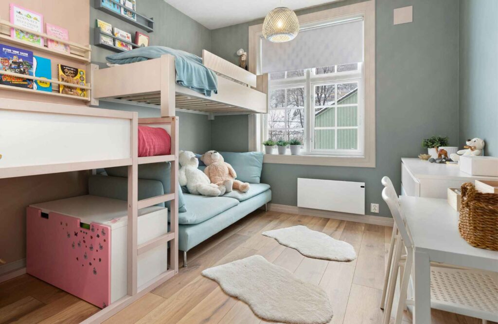 pretty-neat-oklahoma-city-ok-organizing-kids-bedrooms-bunk-beds-wood-floor-desk-storage-space-decluttering-closet-organization