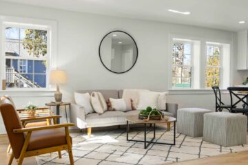 professional-home-organizing-moore-ok-summer-decluttering-living-room-with-sofa-and-chairs-round-mirror-large-windows-well-being