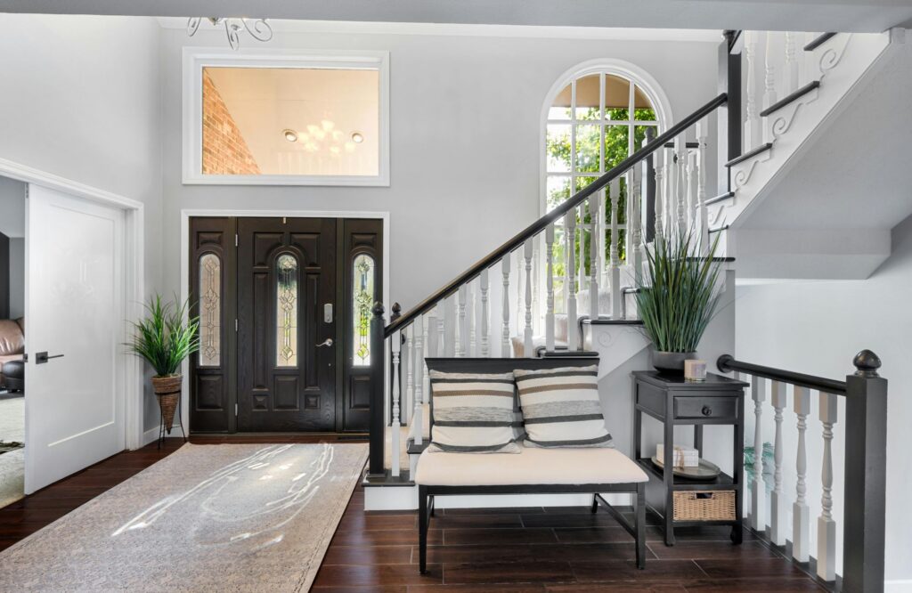 pretty-neat-oklahoma-city-ok-functional-drop-zones-home-entryway-with-bench-and-table-by-stairs-decluttering-move-management-specialists